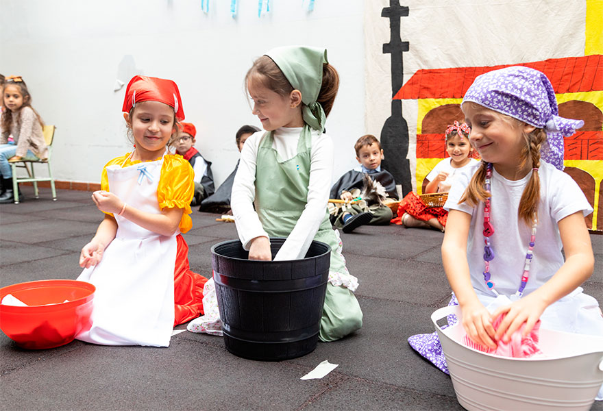 Sala de 5 Años - Acto por el Día de la Patria - The Green House Kindergarten - Colegio San Javier
